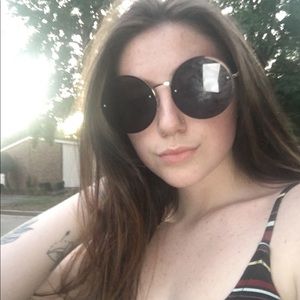 Meet your Posher, Casey